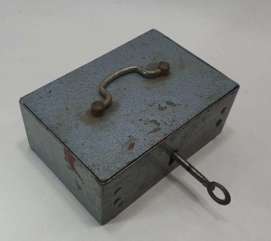 ANTİKA KİLİTLİ PARA KUTUSU