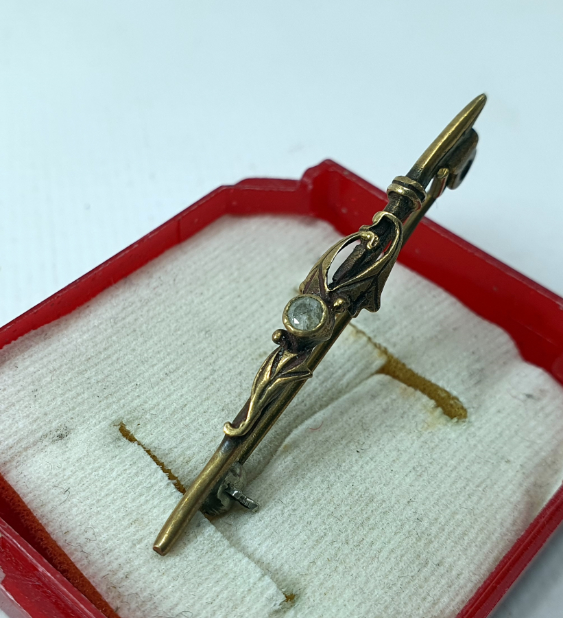 ÜZERİ ELMAS TAŞLI ÖZEL YAPIM BROŞ