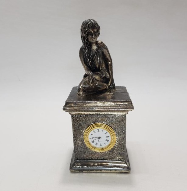 KADIN TEMALI GÜMÜŞ GİYDİRME MASA ÜSTÜ SAATİ 