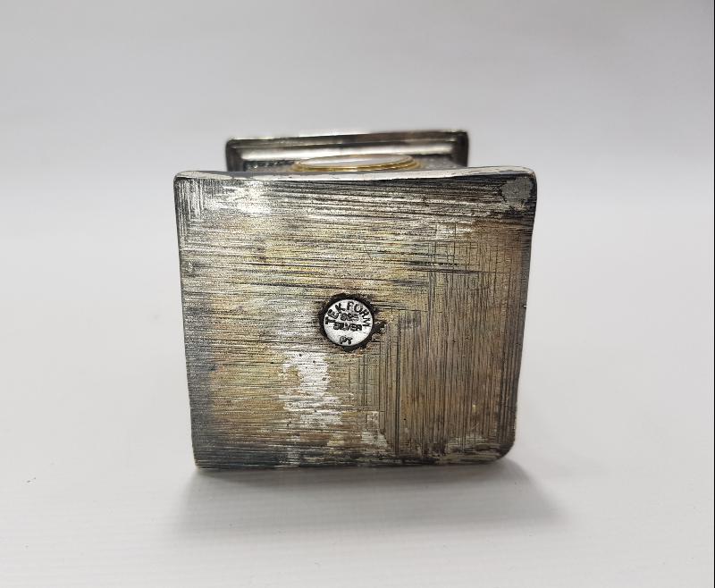 KADIN TEMALI GÜMÜŞ GİYDİRME MASA ÜSTÜ SAATİ 