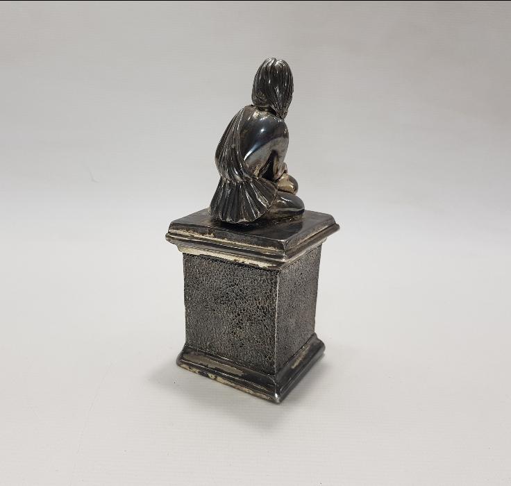 KADIN TEMALI GÜMÜŞ GİYDİRME MASA ÜSTÜ SAATİ 