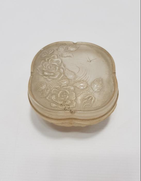 OSMANLI DÖNEMİ GÜL YAPRAKLARIYLA SÜSLÜ LALIQUE CAM KUTU 