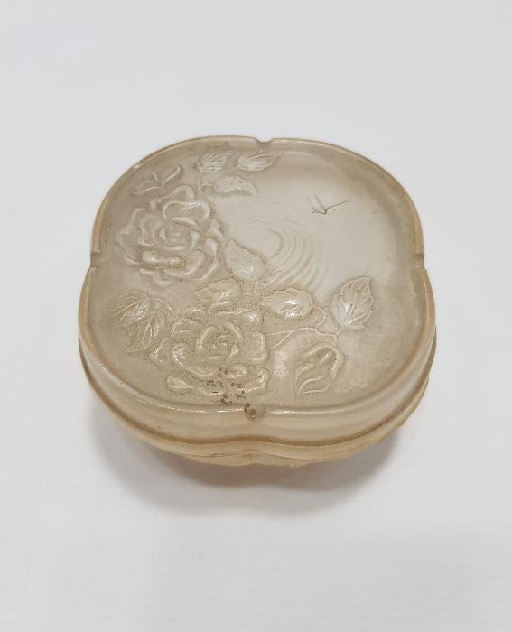 OSMANLI DÖNEMİ GÜL YAPRAKLARIYLA SÜSLÜ LALIQUE CAM KUTU 