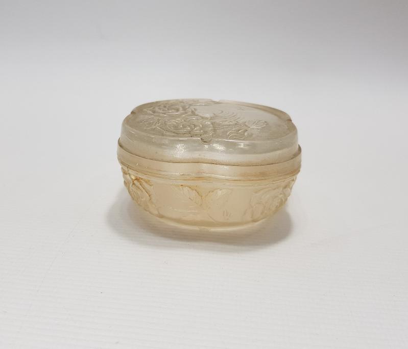 OSMANLI DÖNEMİ GÜL YAPRAKLARIYLA SÜSLÜ LALIQUE CAM KUTU 