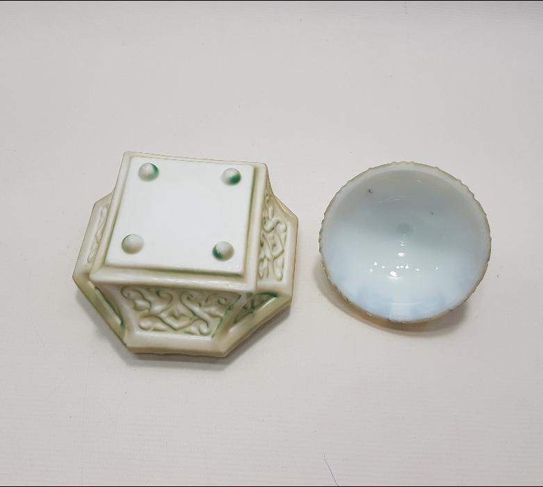 OSMANLI DÖNEMİ TEKKE İŞİ KUBBE FORMLU OPAL ŞEKERLİK 