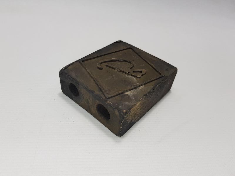 ÜZERİNDE B HARFİ BULUNAN BRONZ BASKI KALIBI 