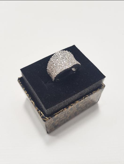 ZİRKON TAŞLARLA SÜSLÜ GÜMÜŞ YÜZÜK 