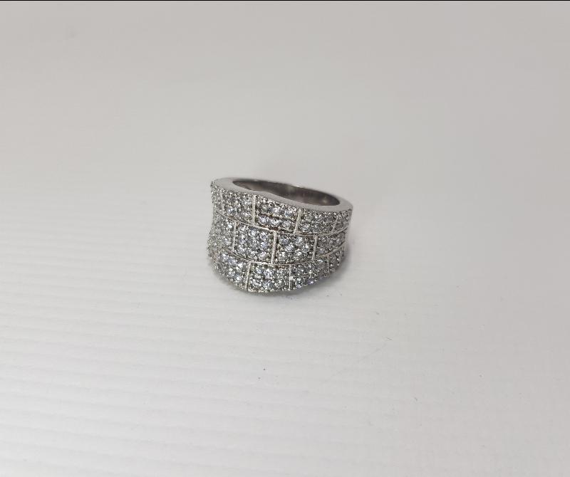 ZİRKON TAŞLARLA SÜSLÜ GÜMÜŞ YÜZÜK 