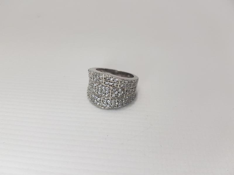 ZİRKON TAŞLARLA SÜSLÜ GÜMÜŞ YÜZÜK 