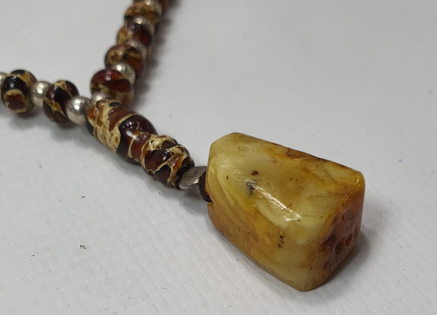 ÇOK NADİR ANTİKA DAMLA KEHRİBAR VE GÜMÜŞ GERDANLIK