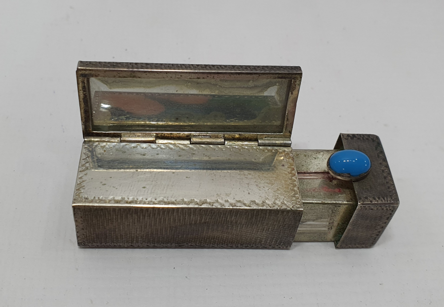 İÇİNDE ÖZEL AYNASI BULUNAN TURKUAZ TAŞLI RUJ KUTUSU