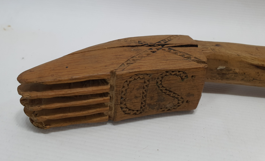 SD İNSİYALLİ TAMAMI İŞLEMELİ AHŞAP KİRKİT