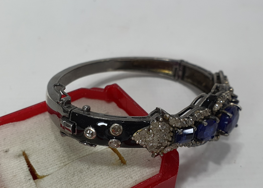 ÜZERİ SAFİR MARGAZİT VE ELMAS TAŞLARLA SÜSLÜ ÖZEL YAPIM BİLEKLİK