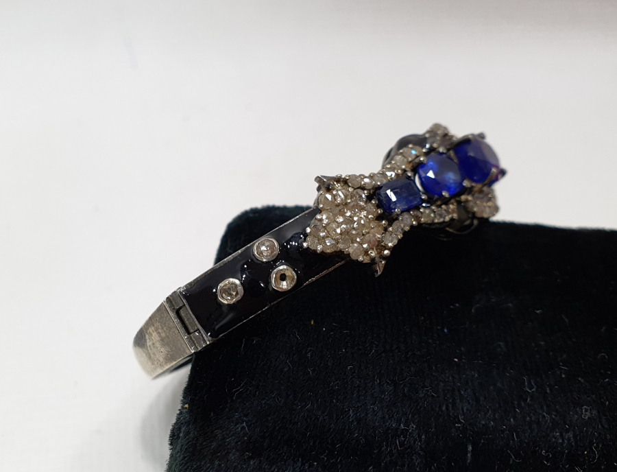 ÜZERİ SAFİR MARGAZİT VE ELMAS TAŞLARLA SÜSLÜ ÖZEL YAPIM BİLEKLİK