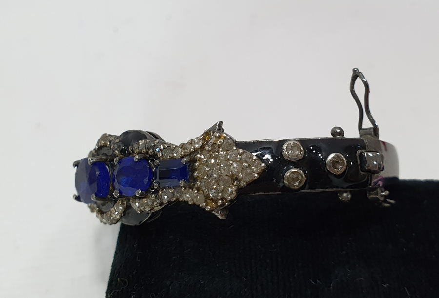 ÜZERİ SAFİR MARGAZİT VE ELMAS TAŞLARLA SÜSLÜ ÖZEL YAPIM BİLEKLİK