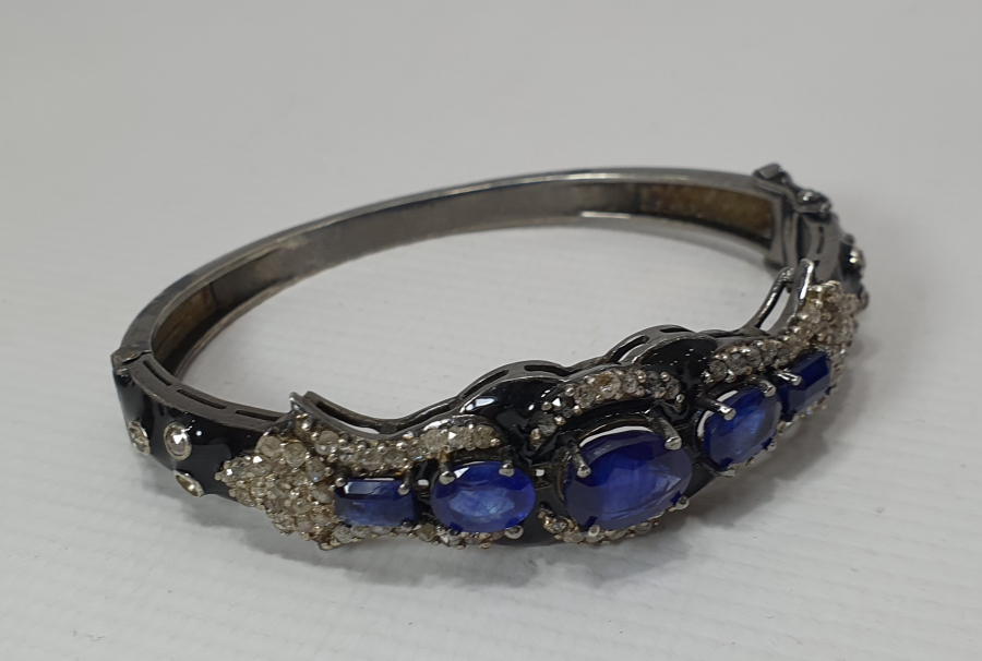 ÜZERİ SAFİR MARGAZİT VE ELMAS TAŞLARLA SÜSLÜ ÖZEL YAPIM BİLEKLİK