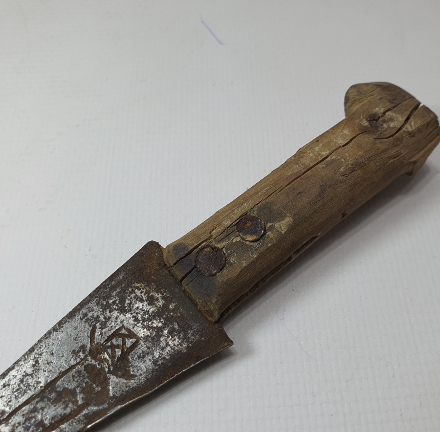 ÜZERİNDE ZÜLFİKAR FİGÜRÜ BULUNAN DOĞDULUK KAMASI