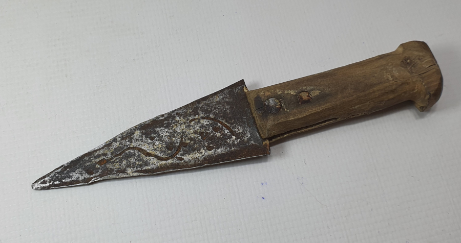 ÜZERİNDE ZÜLFİKAR FİGÜRÜ BULUNAN DOĞDULUK KAMASI