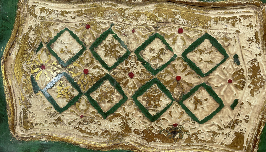 1900 BAŞLARI ÜZERİ ALTIN VERMEYLİ AHŞAP TEPSİ