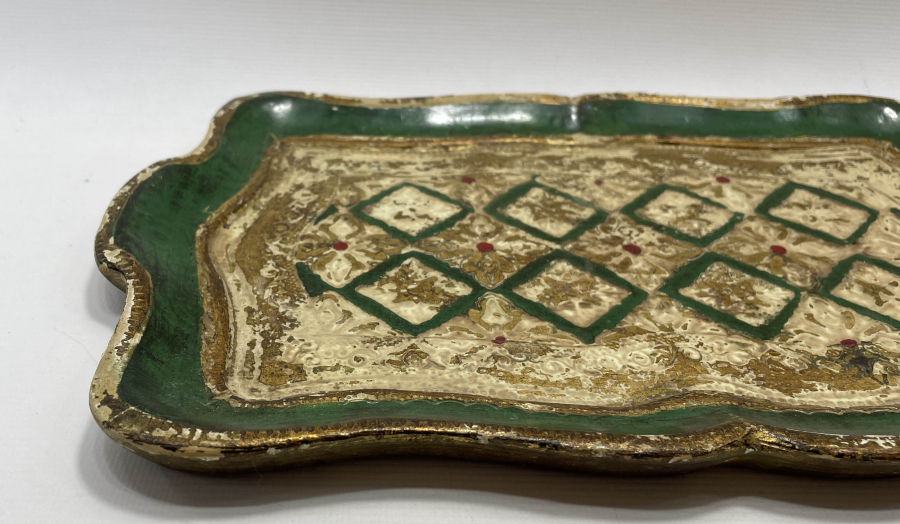 1900 BAŞLARI ÜZERİ ALTIN VERMEYLİ AHŞAP TEPSİ