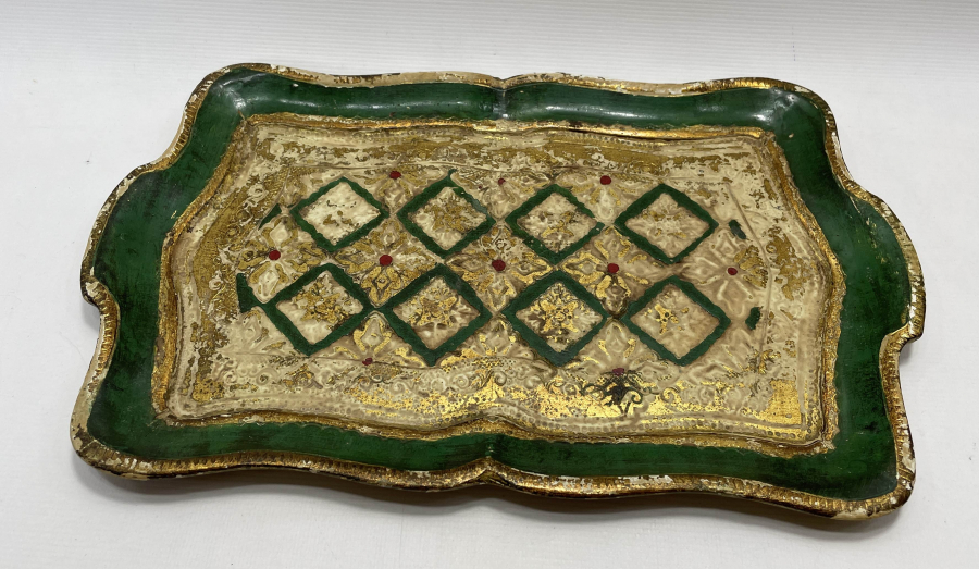 1900 BAŞLARI ÜZERİ ALTIN VERMEYLİ AHŞAP TEPSİ