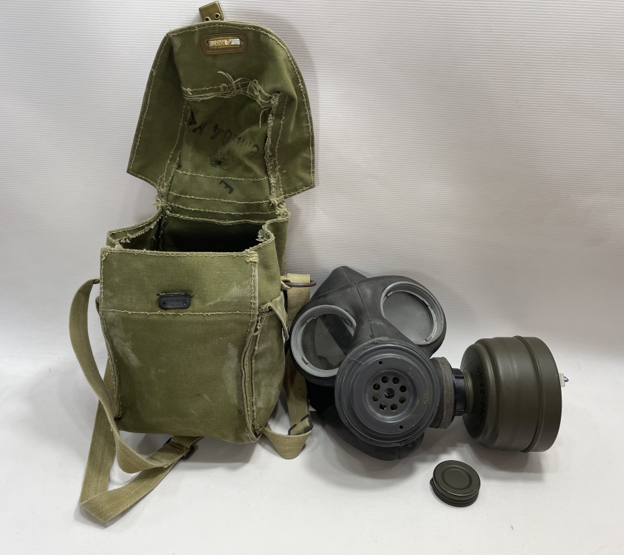 2. DÜNYA SAVAŞI DÖNEMİ ÖZEL ÇANTASINDA GAZ MASKESİ