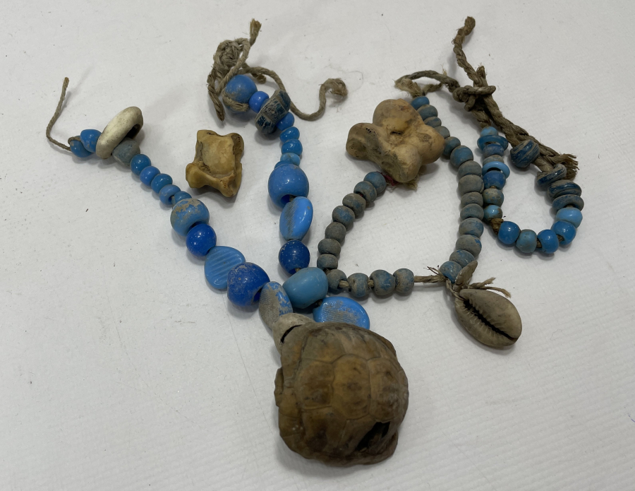 OSMANLI DÖNEMİ ÇEŞİTLİ FİGÜRLER BARINDIRAN ŞAMAN İŞİ KOLYE