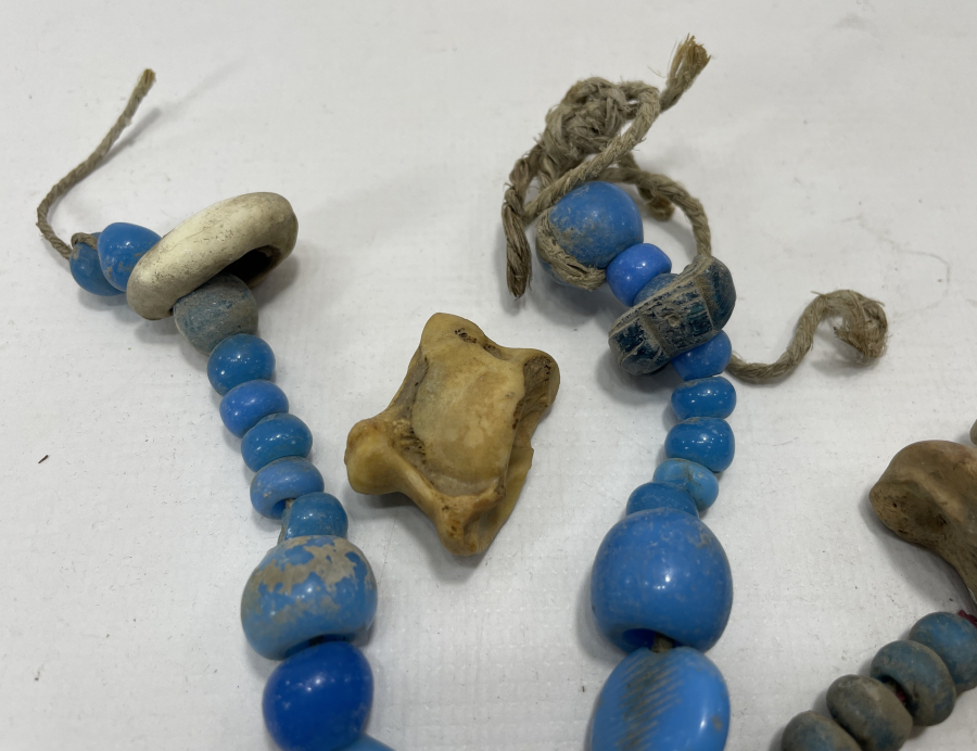 OSMANLI DÖNEMİ ÇEŞİTLİ FİGÜRLER BARINDIRAN ŞAMAN İŞİ KOLYE