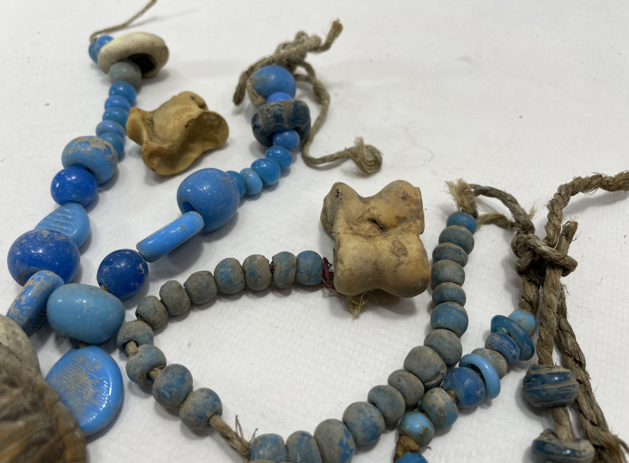 OSMANLI DÖNEMİ ÇEŞİTLİ FİGÜRLER BARINDIRAN ŞAMAN İŞİ KOLYE