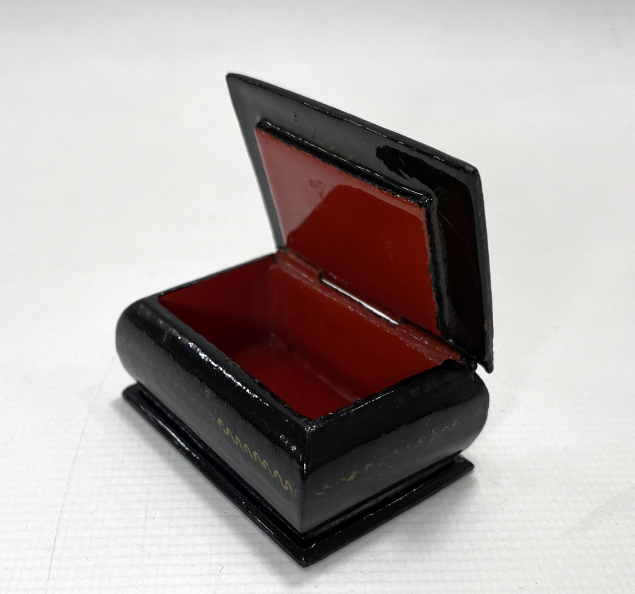 TAMAMI EL BOYAMA SANATÇI İMZALI ANTİKA PAPİER MACHE KUTU