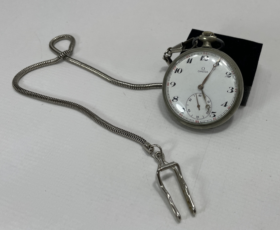 TEPEDEN KURMALI ANTİKA OMEGA MARKA CEP SAATİ