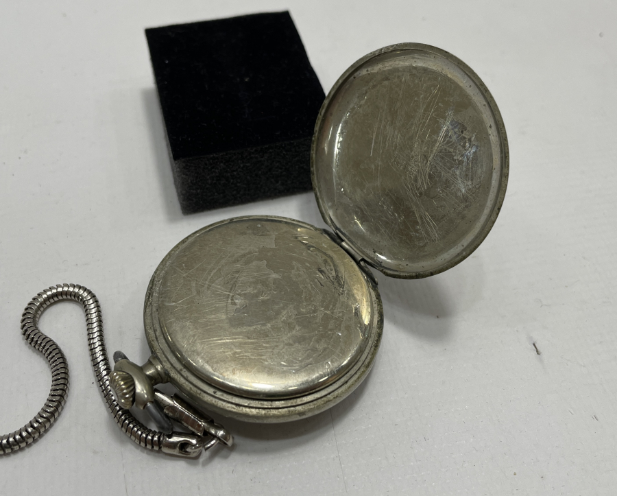 TEPEDEN KURMALI ANTİKA OMEGA MARKA CEP SAATİ