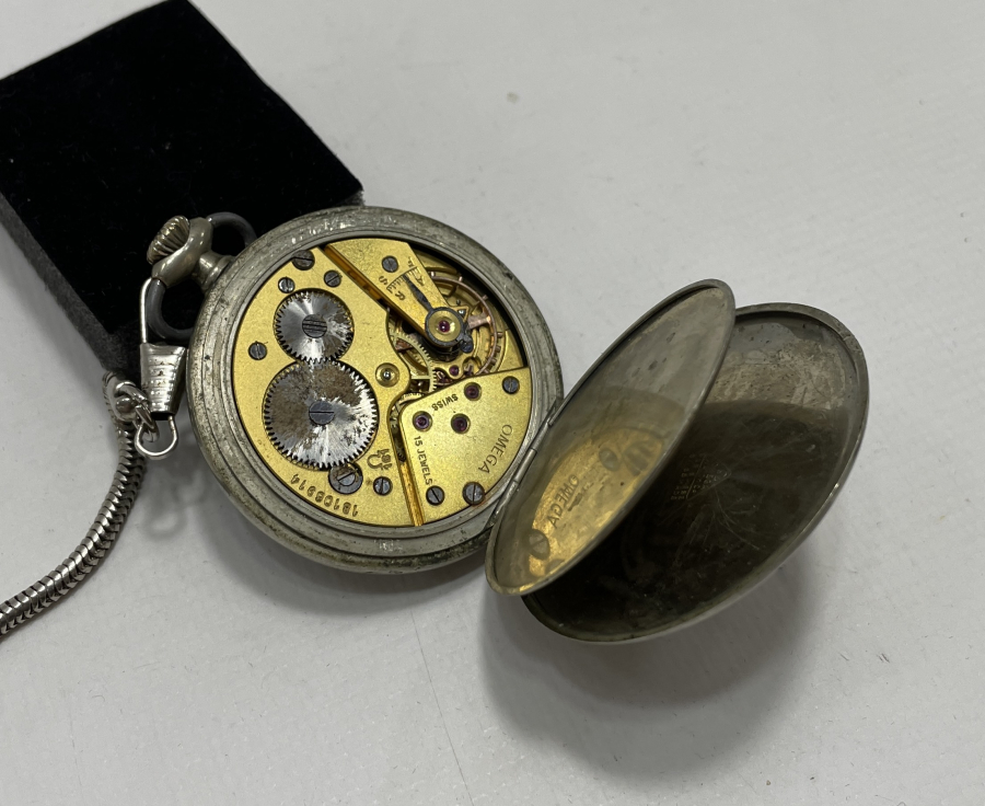 TEPEDEN KURMALI ANTİKA OMEGA MARKA CEP SAATİ