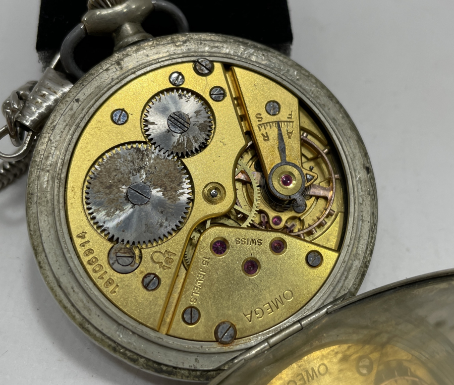 TEPEDEN KURMALI ANTİKA OMEGA MARKA CEP SAATİ