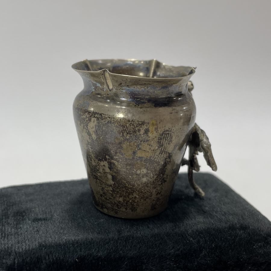 ÜZERİ LEYLEK FİGÜRLÜ ANTİKA GÜMÜŞ HOKKA