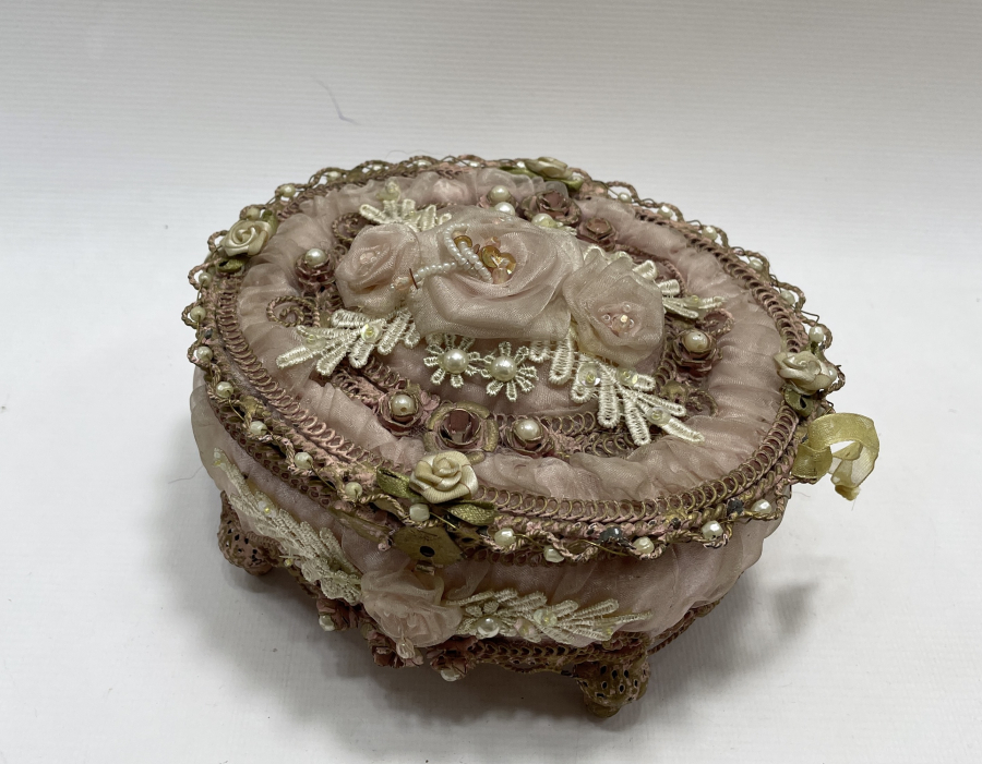 1900 BAŞLARI DUVAKLI MÜCEVHER KUTUSU