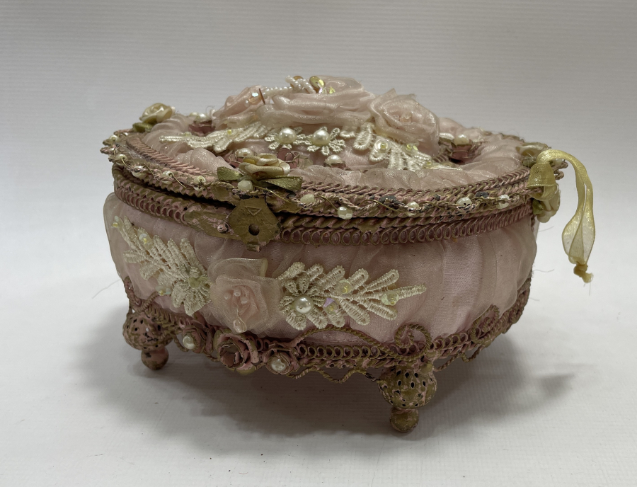 1900 BAŞLARI DUVAKLI MÜCEVHER KUTUSU