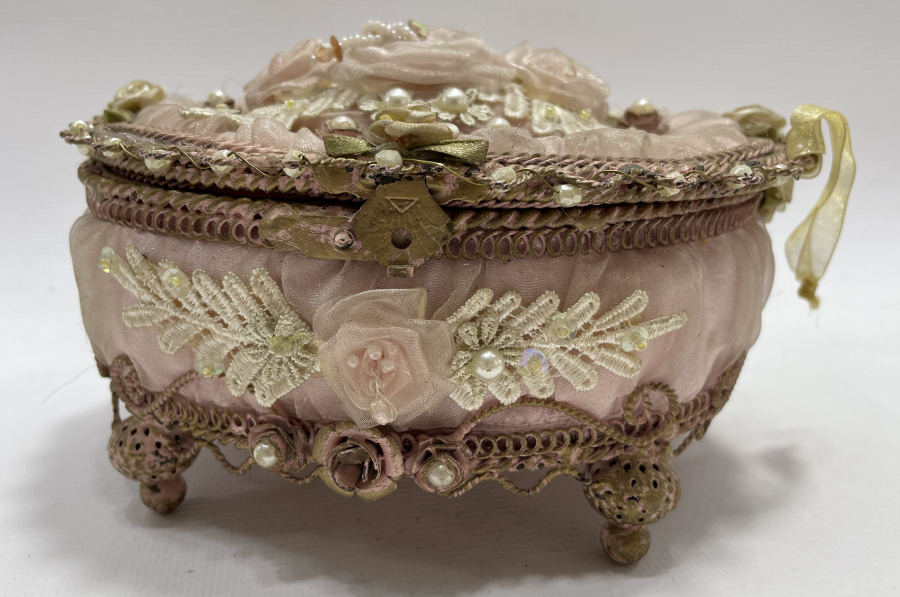 1900 BAŞLARI DUVAKLI MÜCEVHER KUTUSU