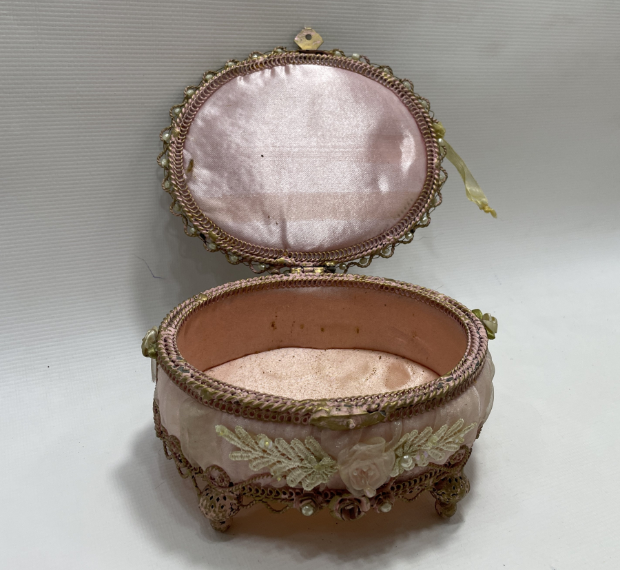 1900 BAŞLARI DUVAKLI MÜCEVHER KUTUSU