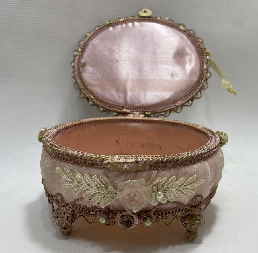 1900 BAŞLARI DUVAKLI MÜCEVHER KUTUSU