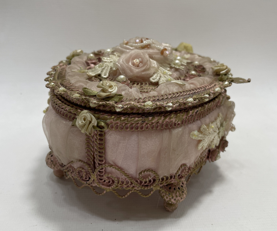 1900 BAŞLARI DUVAKLI MÜCEVHER KUTUSU