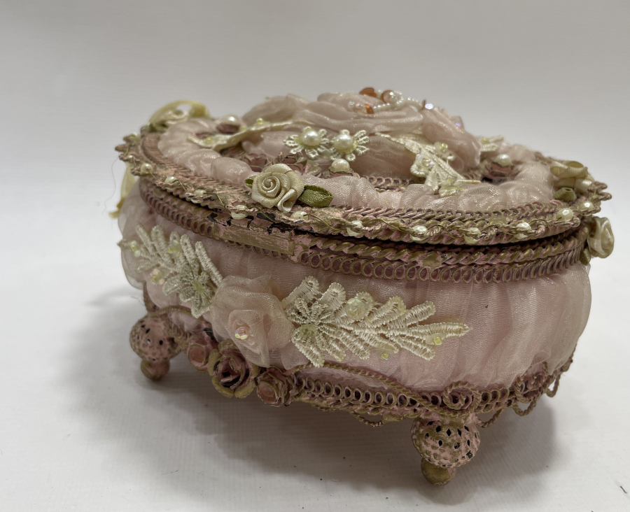 1900 BAŞLARI DUVAKLI MÜCEVHER KUTUSU