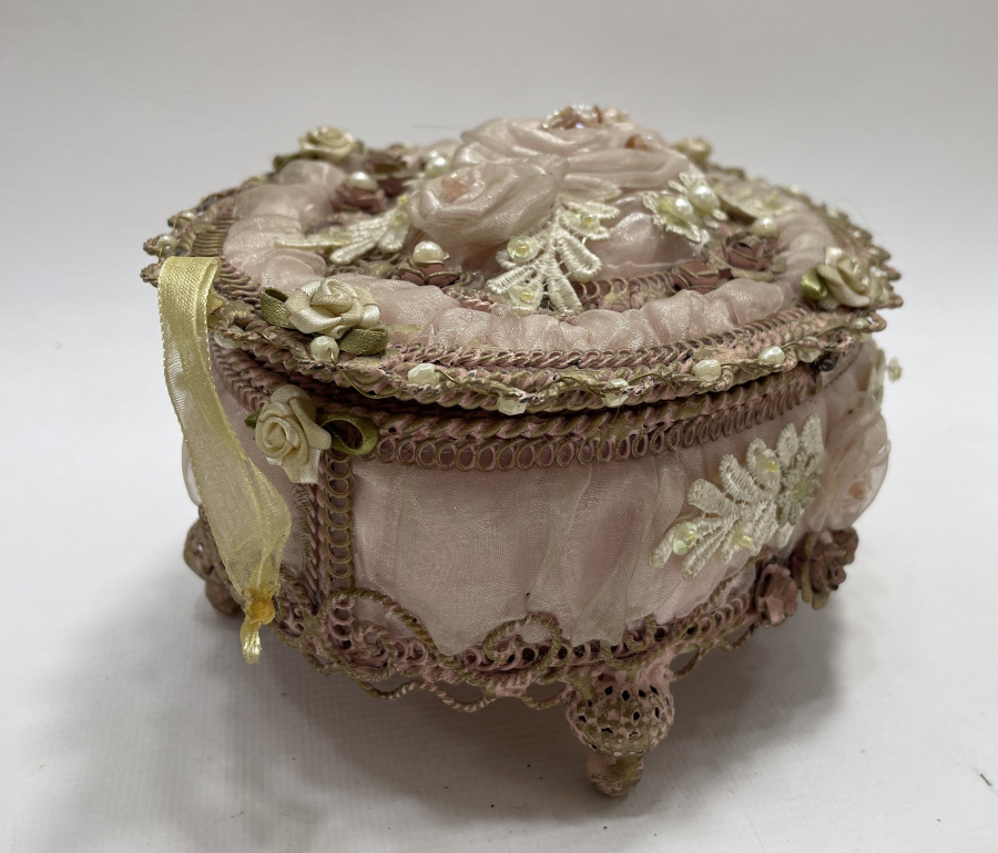 1900 BAŞLARI DUVAKLI MÜCEVHER KUTUSU