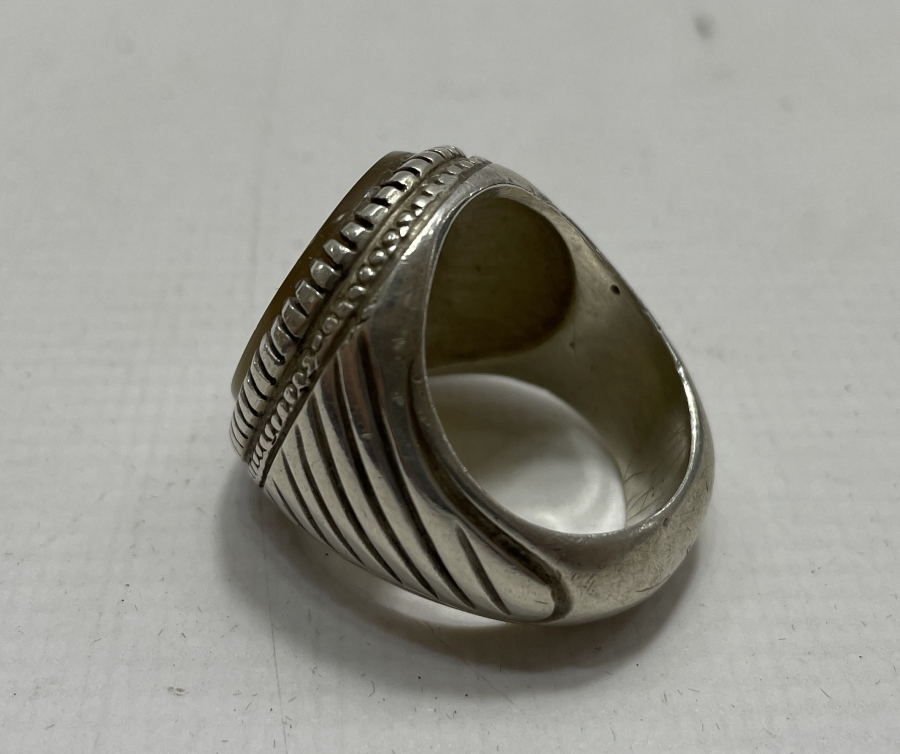 AKİK ÜZERİ EL KAZIMA USTA DAMGALI BÜYÜK BOY GÜMÜŞ YÜZÜK