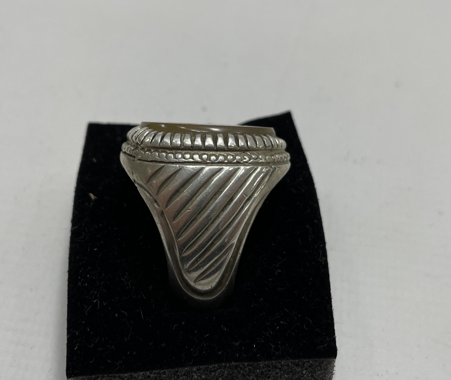 AKİK ÜZERİ EL KAZIMA USTA DAMGALI BÜYÜK BOY GÜMÜŞ YÜZÜK