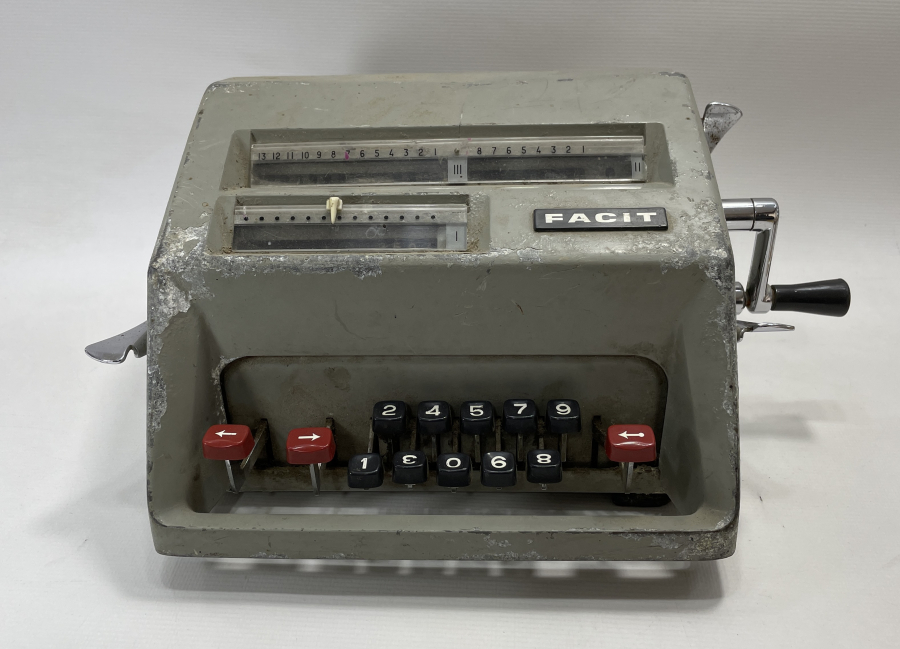 FACİT MARKA ANTİKA HESAP MAKİNASI