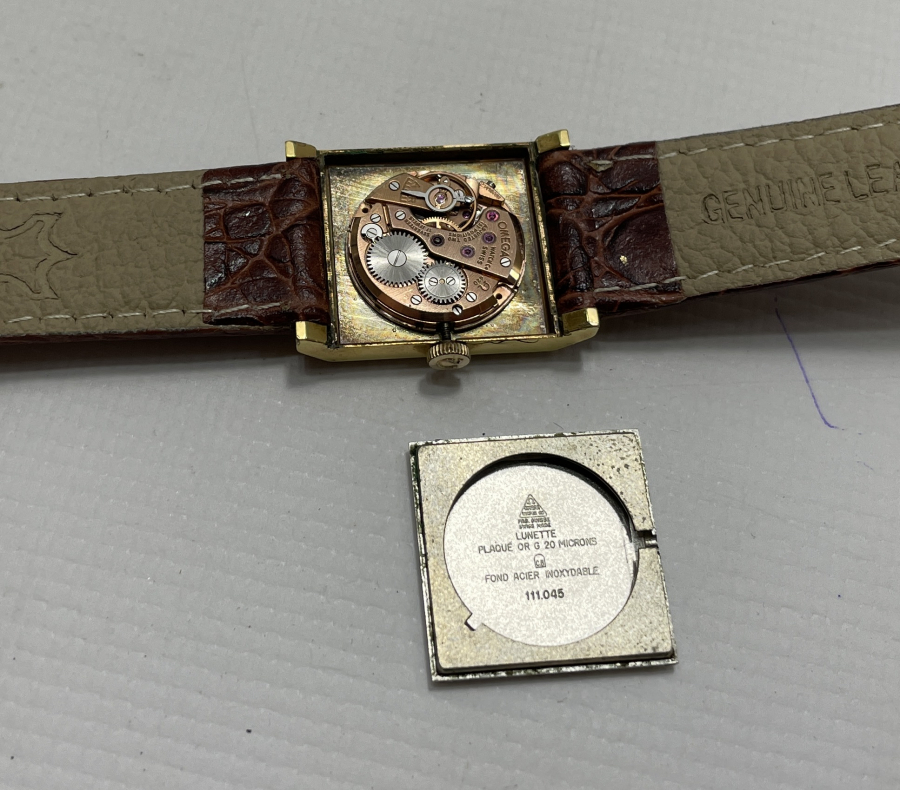 OMEGA MARKA ALTIN KAPLAMA KURMALI KOL SAATİ