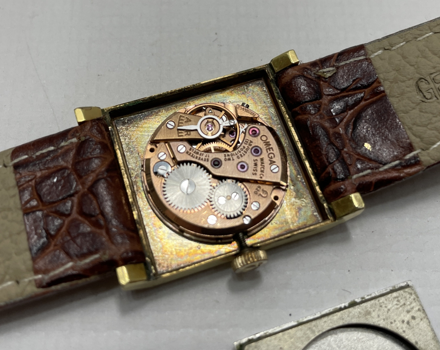 OMEGA MARKA ALTIN KAPLAMA KURMALI KOL SAATİ