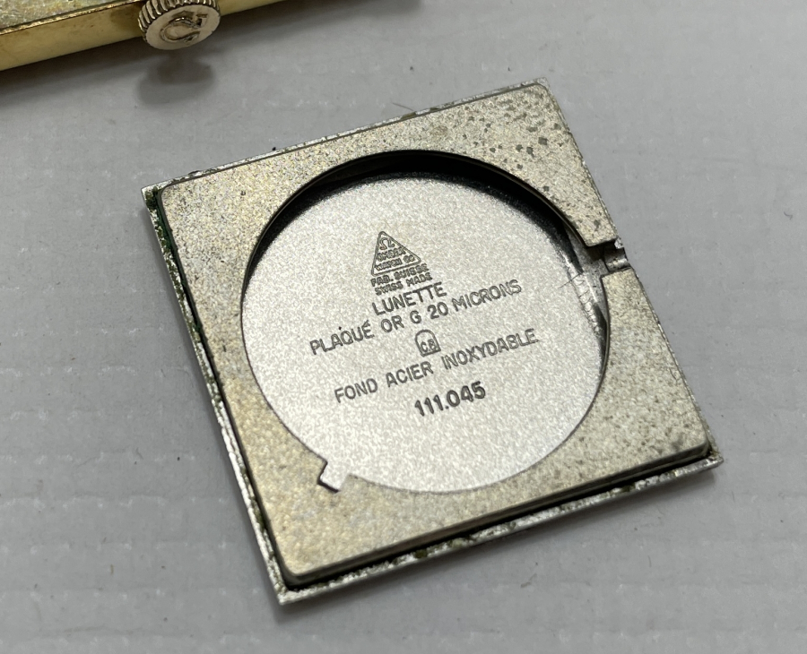 OMEGA MARKA ALTIN KAPLAMA KURMALI KOL SAATİ