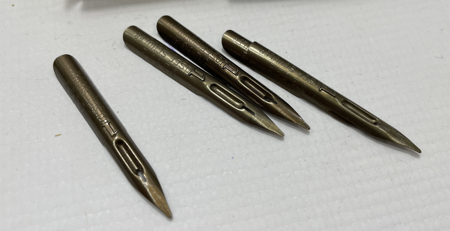 OSMANLI DÖNEMİ ORJİNAL KUTUSUNDA VE ETİKETİYLE DİVİT UÇLARI